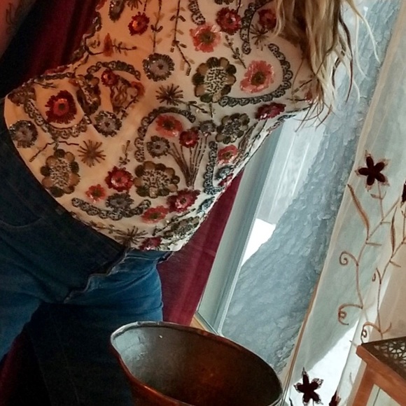 Halter top silk hand embroidered - Picture 6 of 7